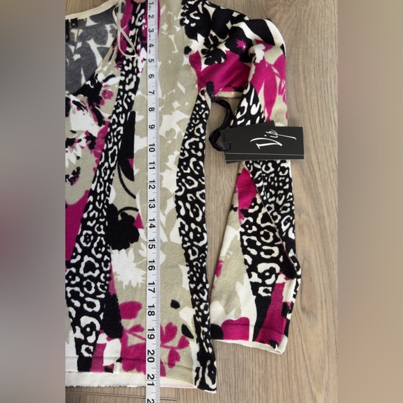 Women's Multicolor Patterned Top Petite. - Picture 8 of 11